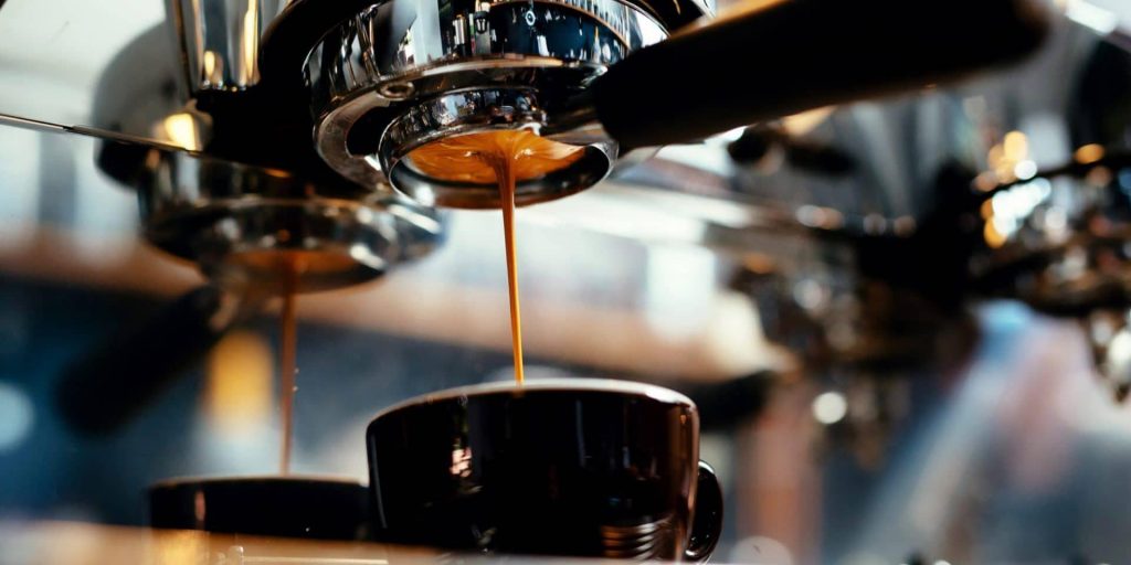 Machine à café à grains : une bonne tasse de café riche en goût et en saveur