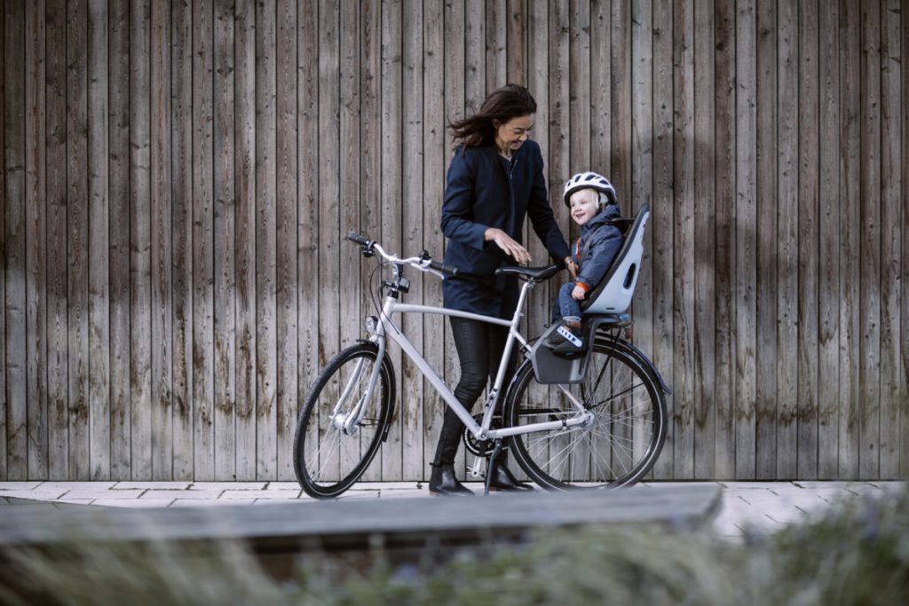 Porte bébé vélo : randonnée en famille en toute sécurité