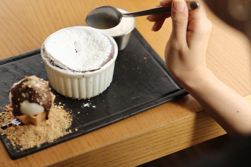 Découvrez le secret de Cyril Lignac pour un soufflé parfait !