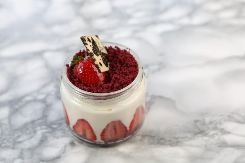Découvrez le secret du tiramisu fraise de Julie Andrieu !